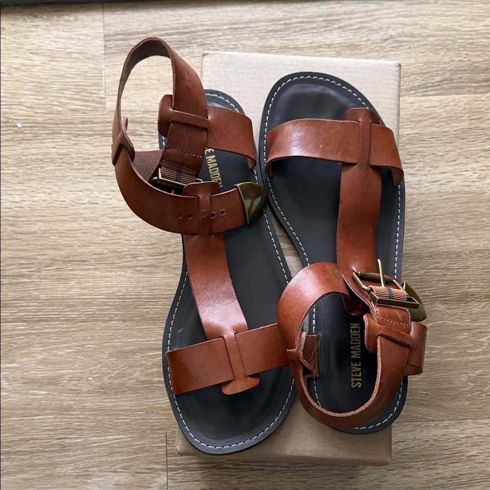 Steve Madden Brown Leather Sandals with Gold Buckle 9.5 - perfect spring/summer